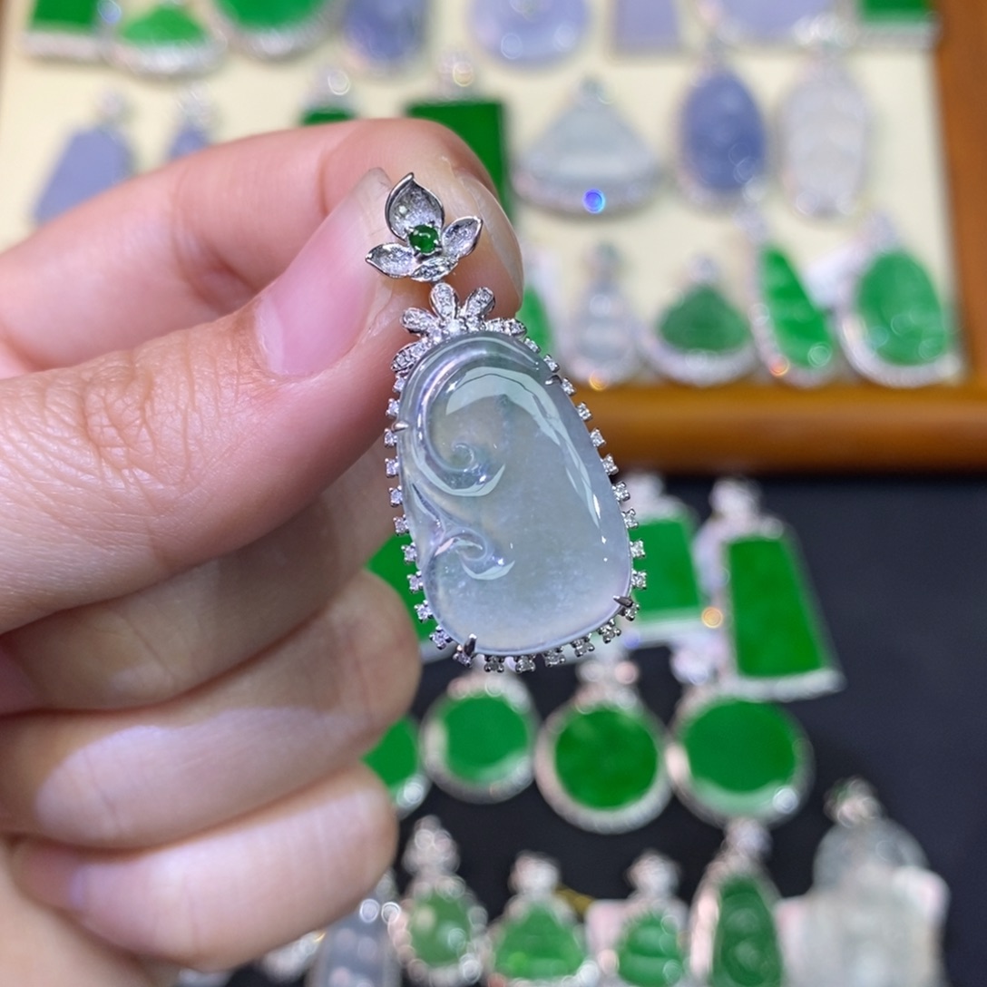 翡翠吊坠(不含链)18K金镶嵌