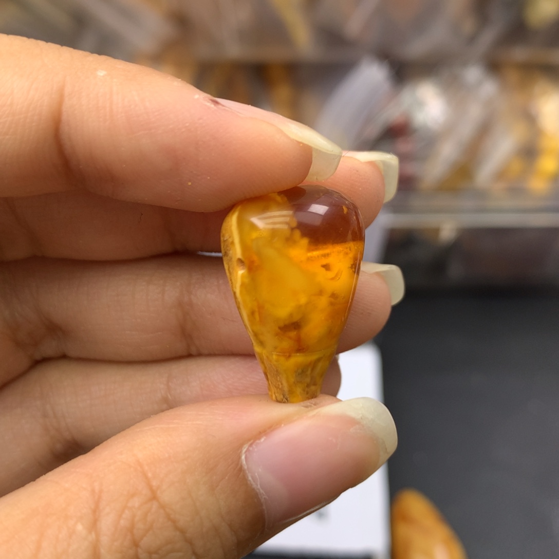 琥珀未镶嵌珠宝奇石