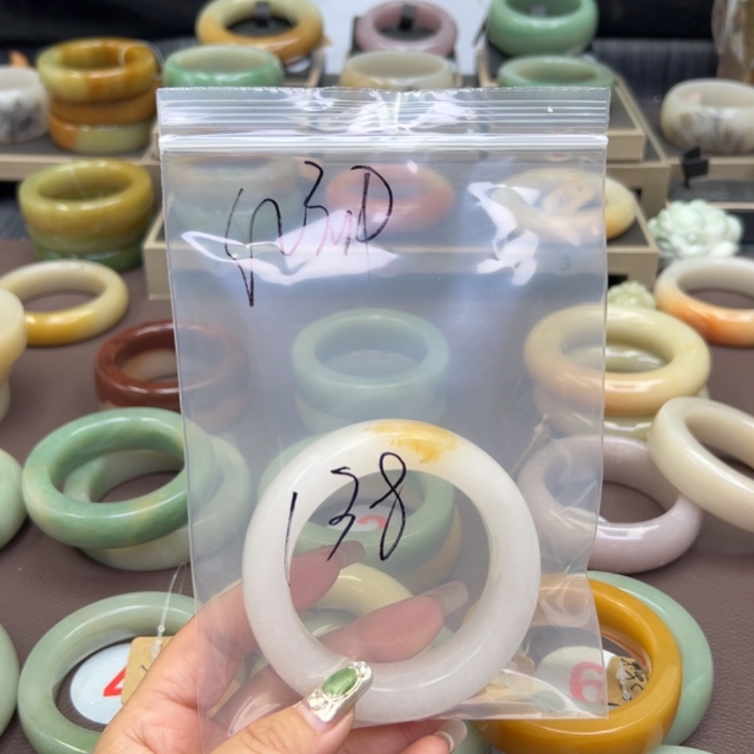 石英质玉未镶嵌手镯云**袖