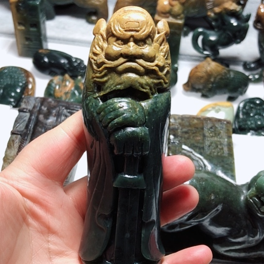 岫岩河磨玉（透闪石质玉）把件未镶嵌刘*刀