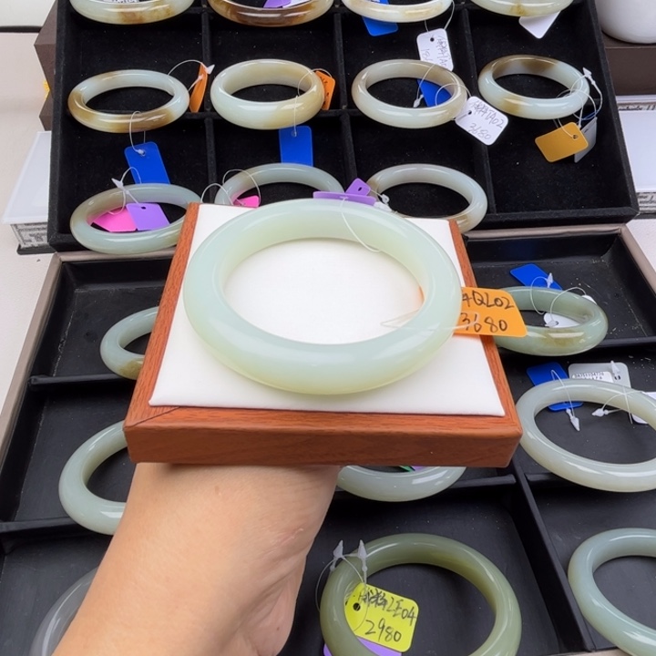 未镶嵌手镯和田玉七月