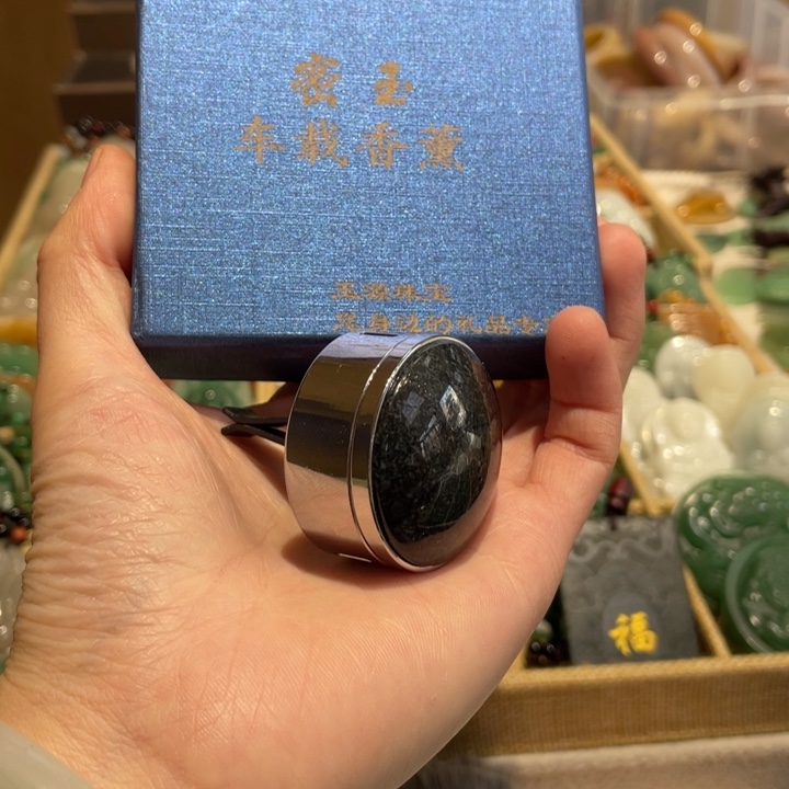 石英质玉未镶嵌颈饰