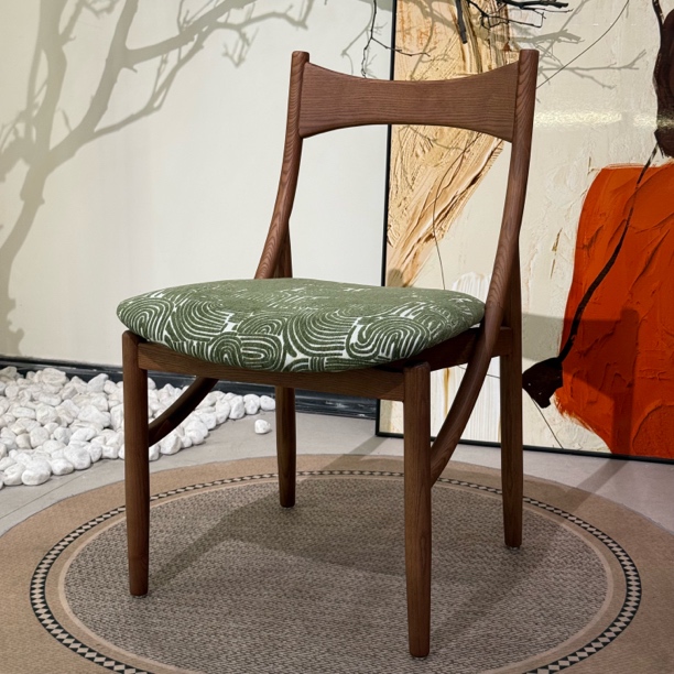 白蜡木新款猫耳餐椅家用小户型实木单人靠背椅中古设计师复古椅子