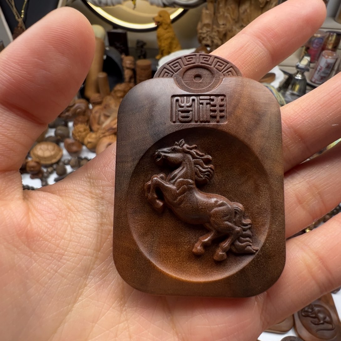 檀香木生肖马老山檀