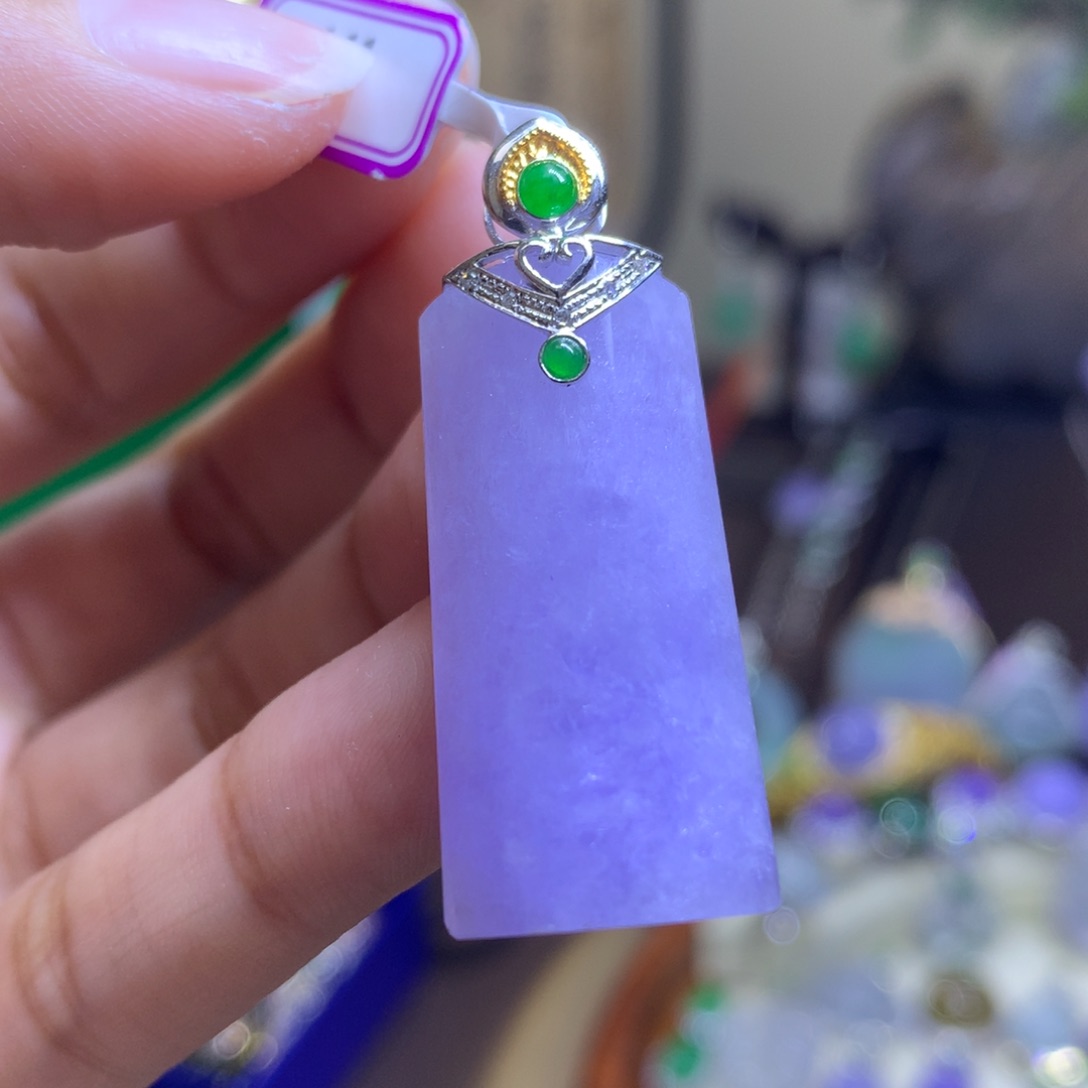 翡翠颈饰18K金镶嵌翡翠