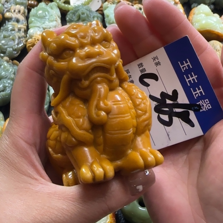 透闪石质玉未镶嵌把件