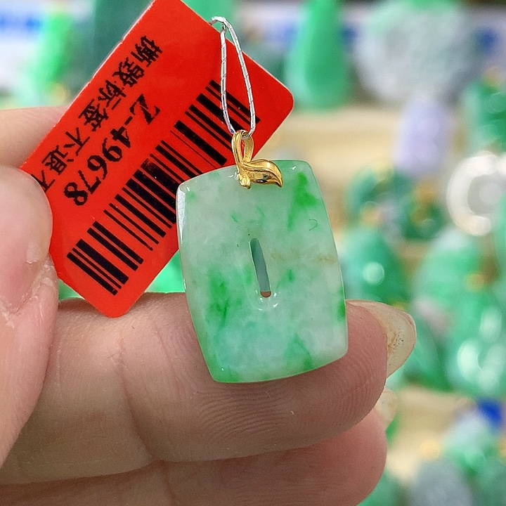 翡翠颈饰18K金镶嵌挂件