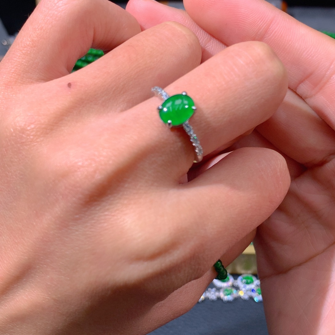 翡翠手链未镶嵌天然翡翠