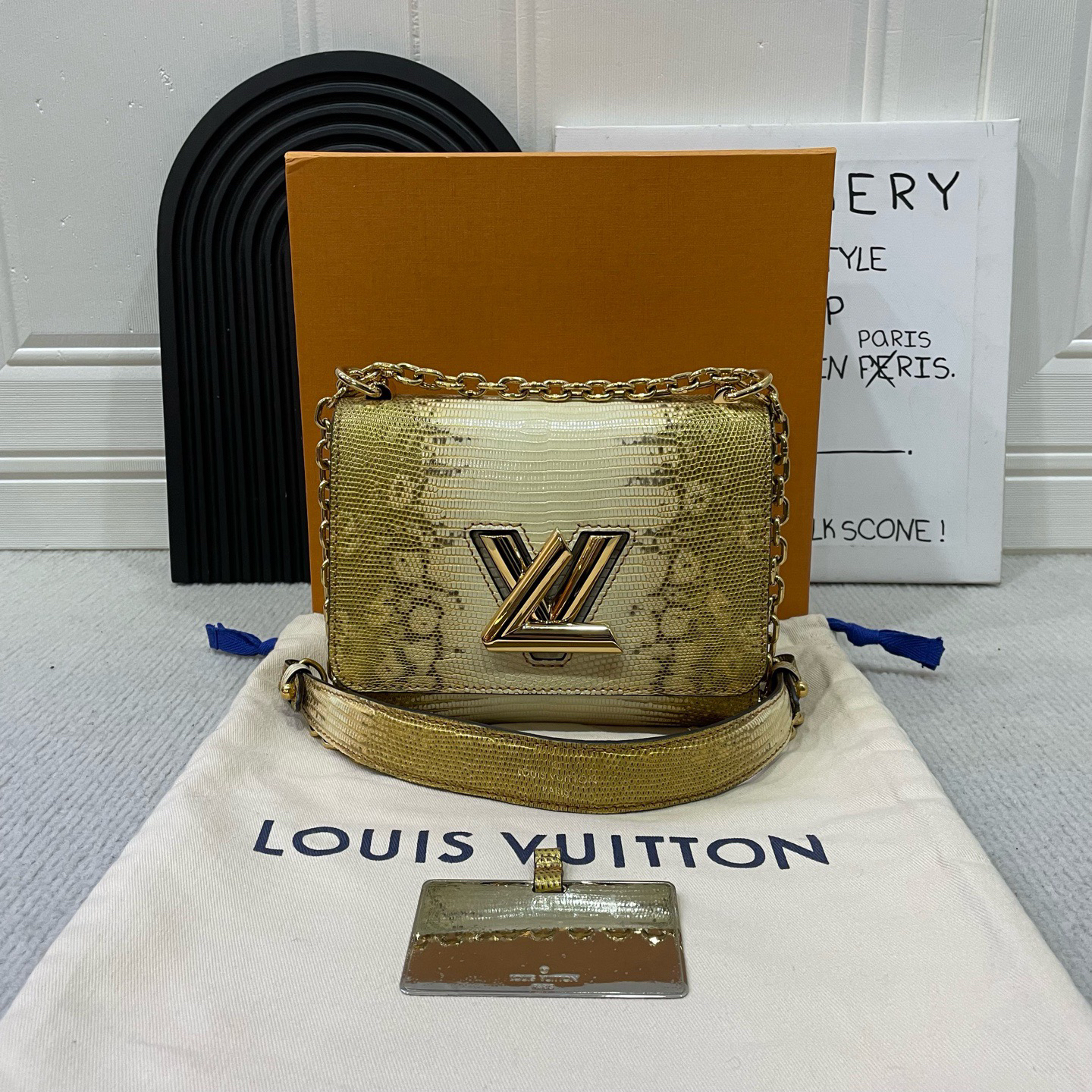 95新 LouisVuitton/路易威登 金色金扣稀皮璇扣 twist 链条包 