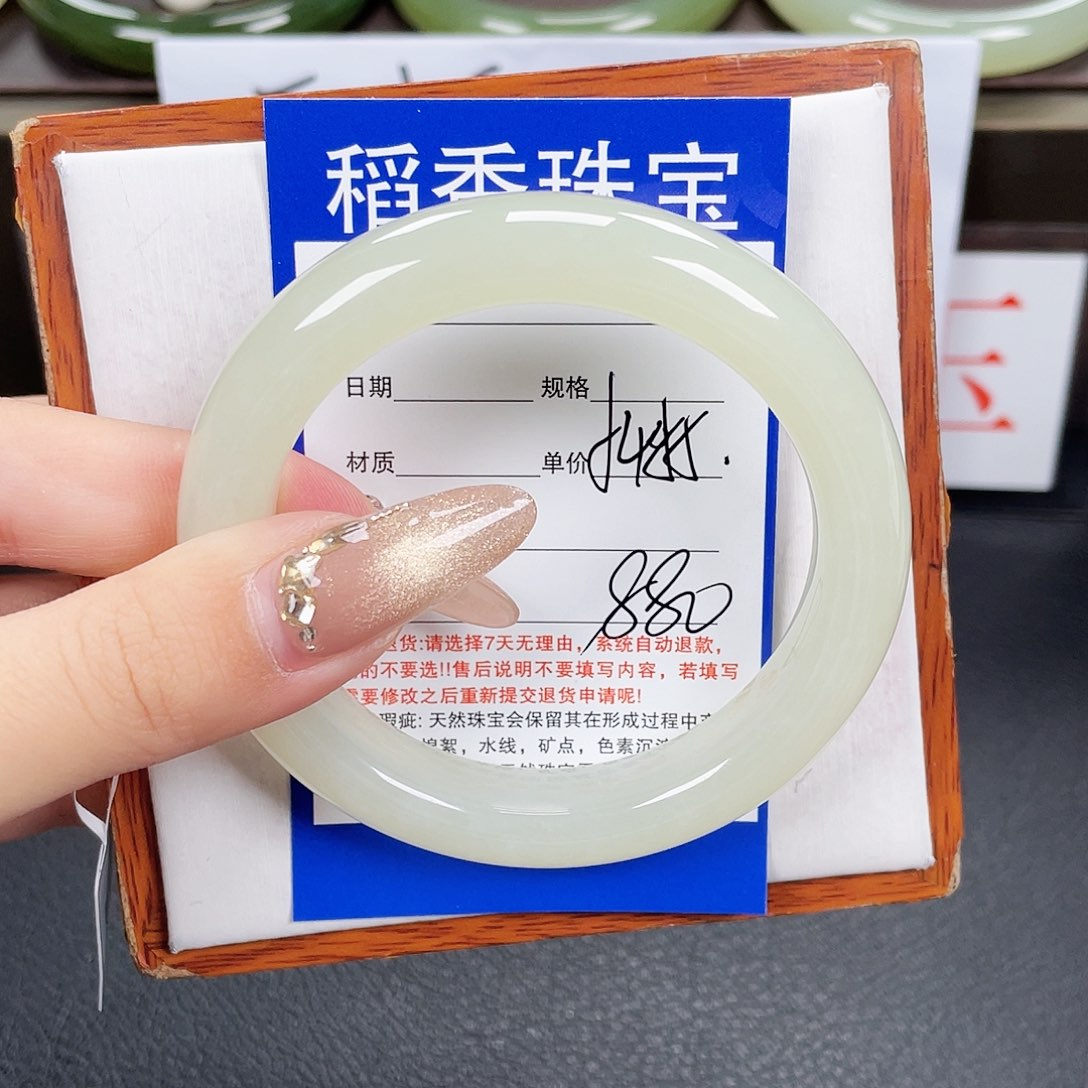 和田玉手镯未镶嵌