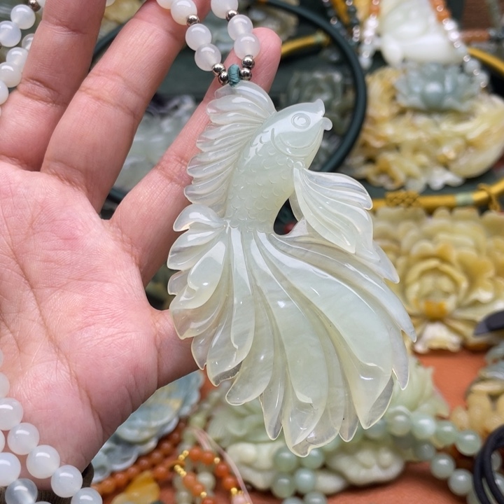 蛇纹石玉吊坠合金