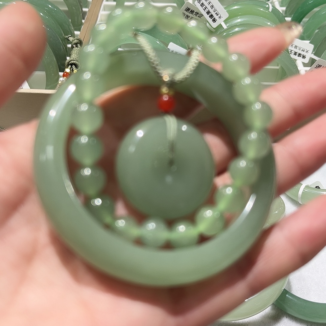 东陵石未镶嵌手镯