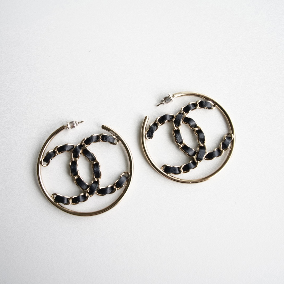 Chanel 黑金穿皮双C圈圈耳钉