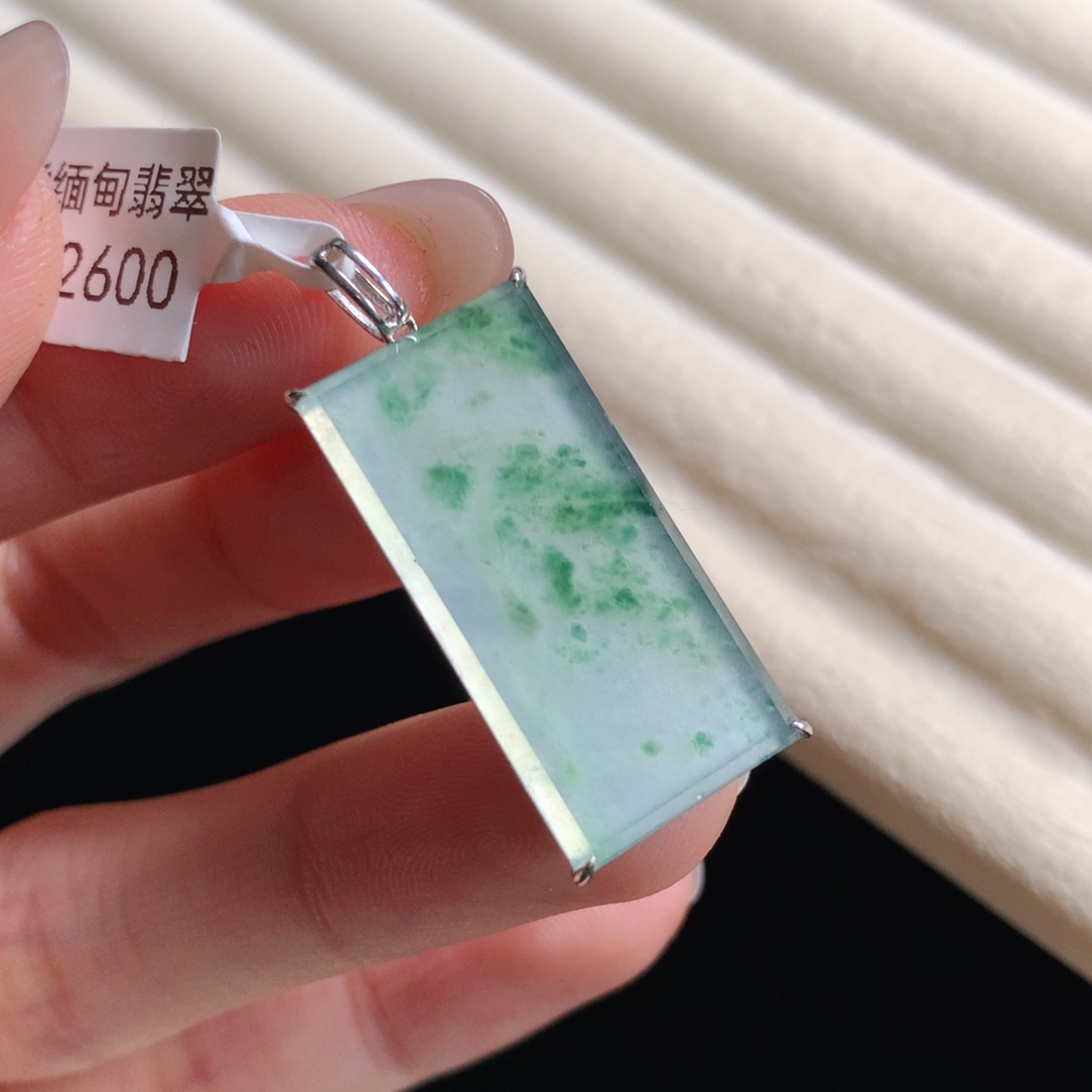 翡翠颈饰18K金镶嵌无事牌