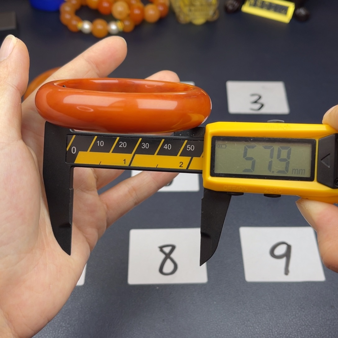 未镶嵌石英质玉（黄龙玉）手镯34号