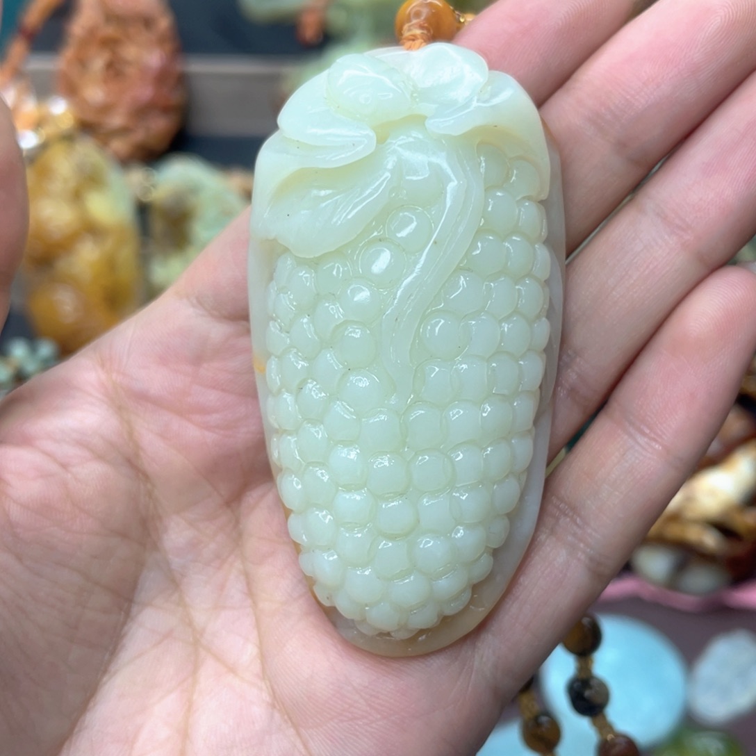 蛇纹石玉颈饰未镶嵌