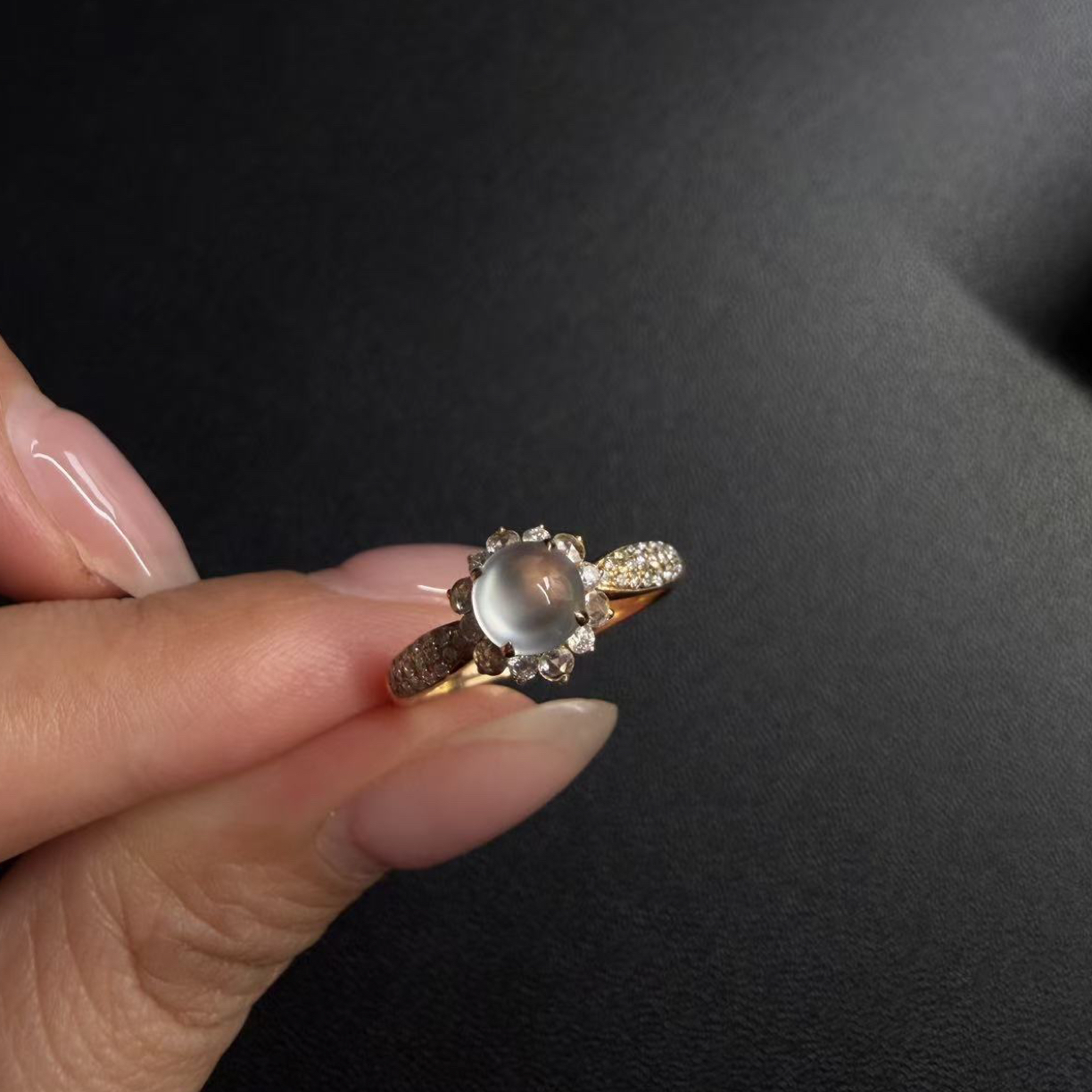 18k金镶嵌天然翡翠蛋面戒指时尚气质精致