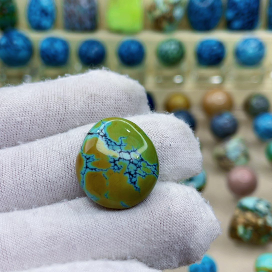 未镶嵌绿松石颈饰