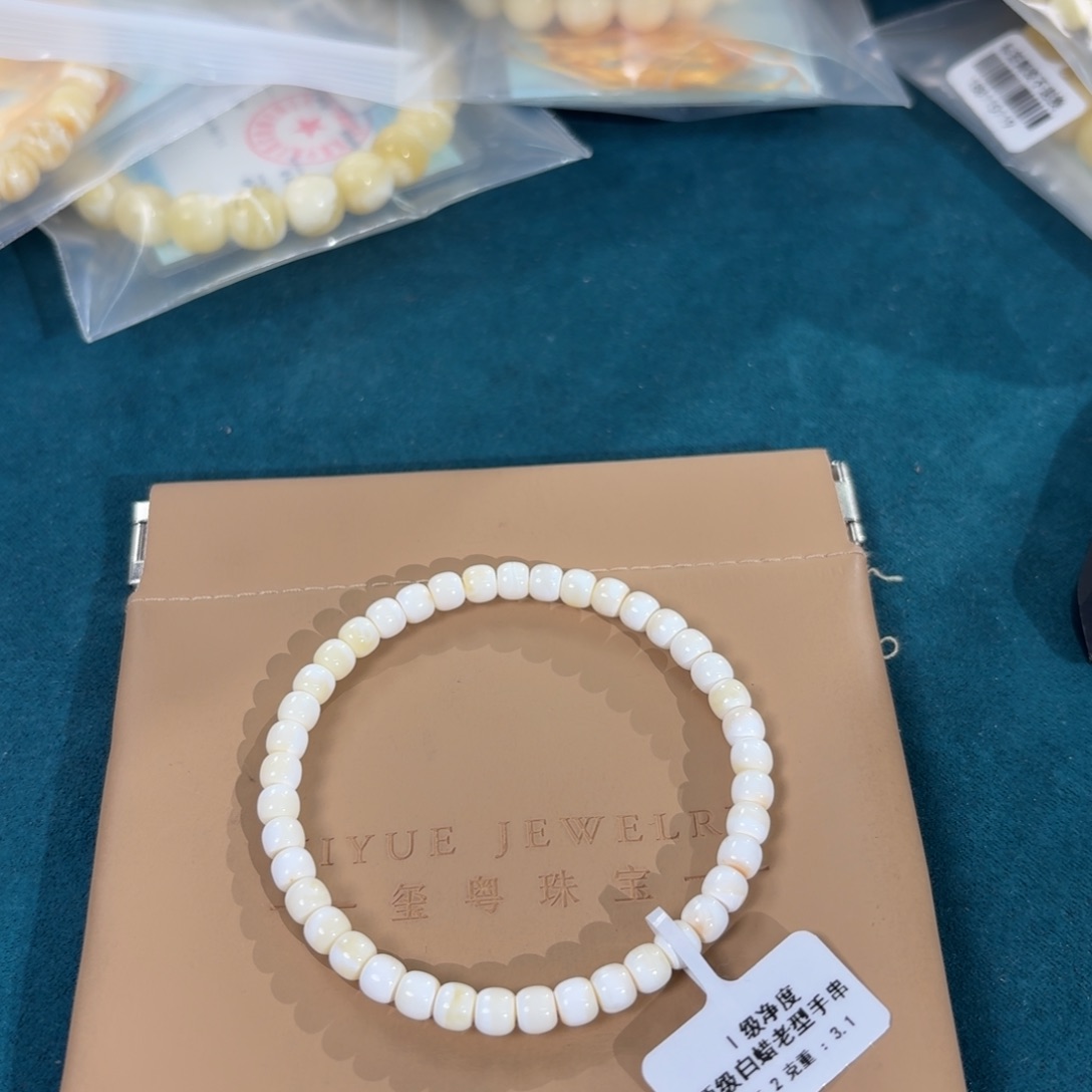 蜜蜡未镶嵌裸石1460000000