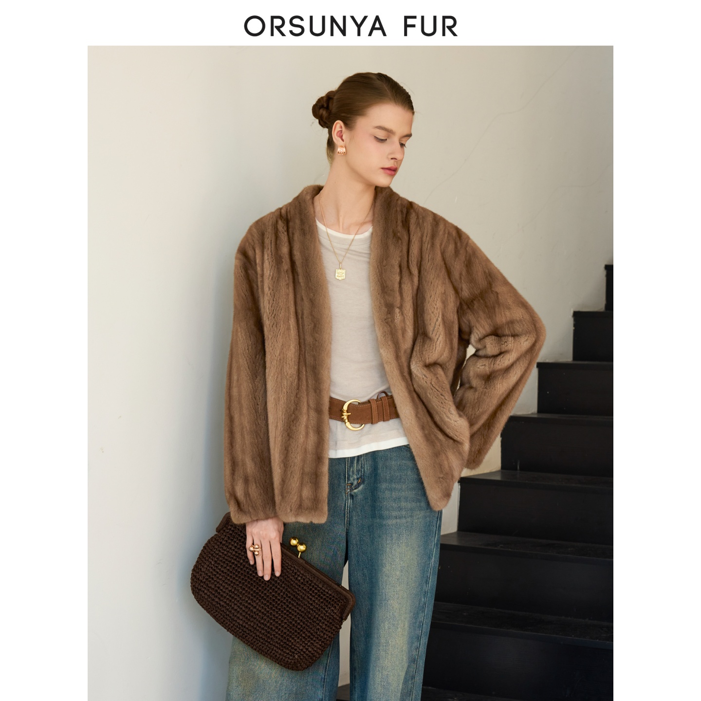 “匠心本色” 进口天鹅绒全抽刀母貂水貂皮草女整貂外套V领ZD31Y024