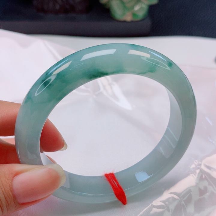 小***黄翡翠手镯未镶嵌55圈