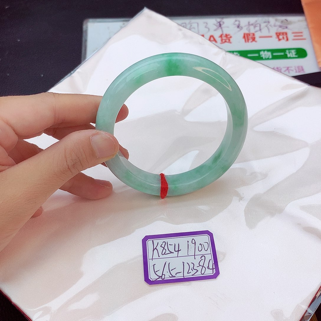 翡翠手镯未镶嵌翡翠