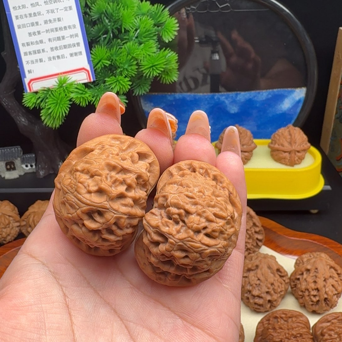 l***n文玩核桃把件全品宫灯白茬41