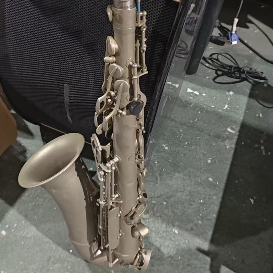 8新  二手音响收藏摆件萨克斯一个，不包邮，运费到付