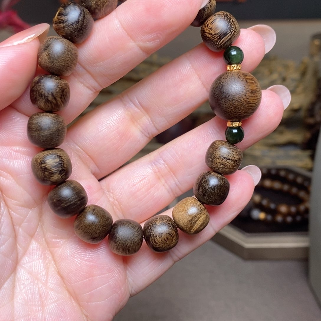 沉香手串越南芽庄白棋楠瘤疤1.0➕绿棋瘤疤单珠