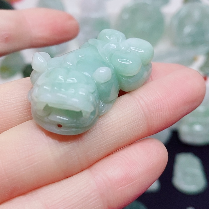 翡翠未镶嵌颈饰吊坠