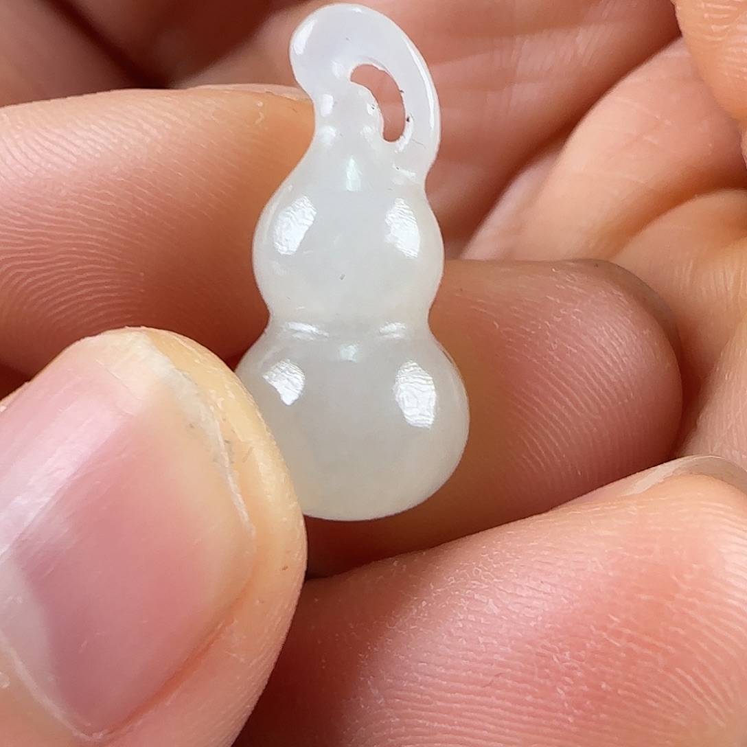 舒***人和田玉（糖玉）未镶嵌挂件