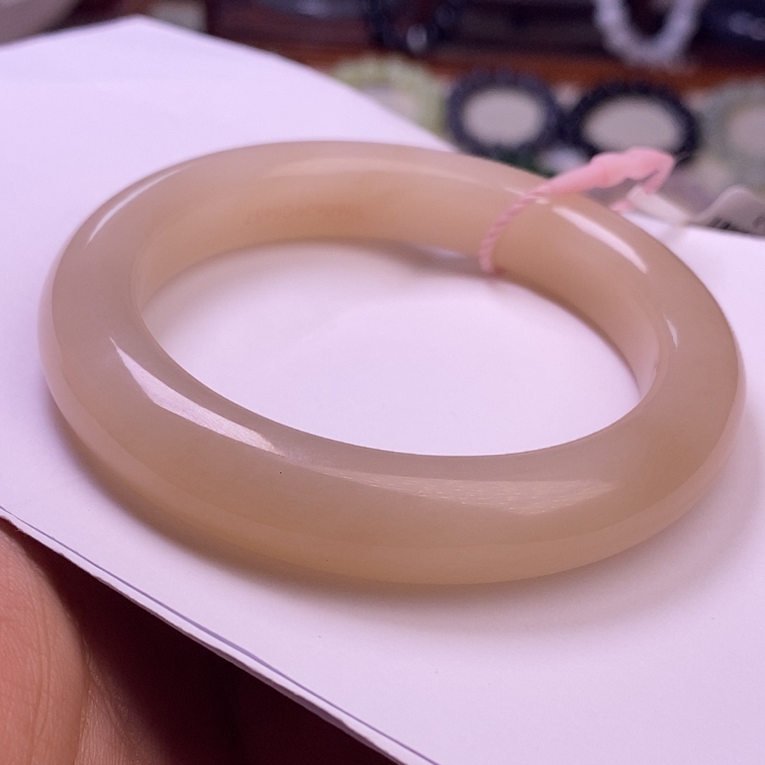 颈饰未镶嵌和田玉毕业级老坑料浓红粉手镯56.6