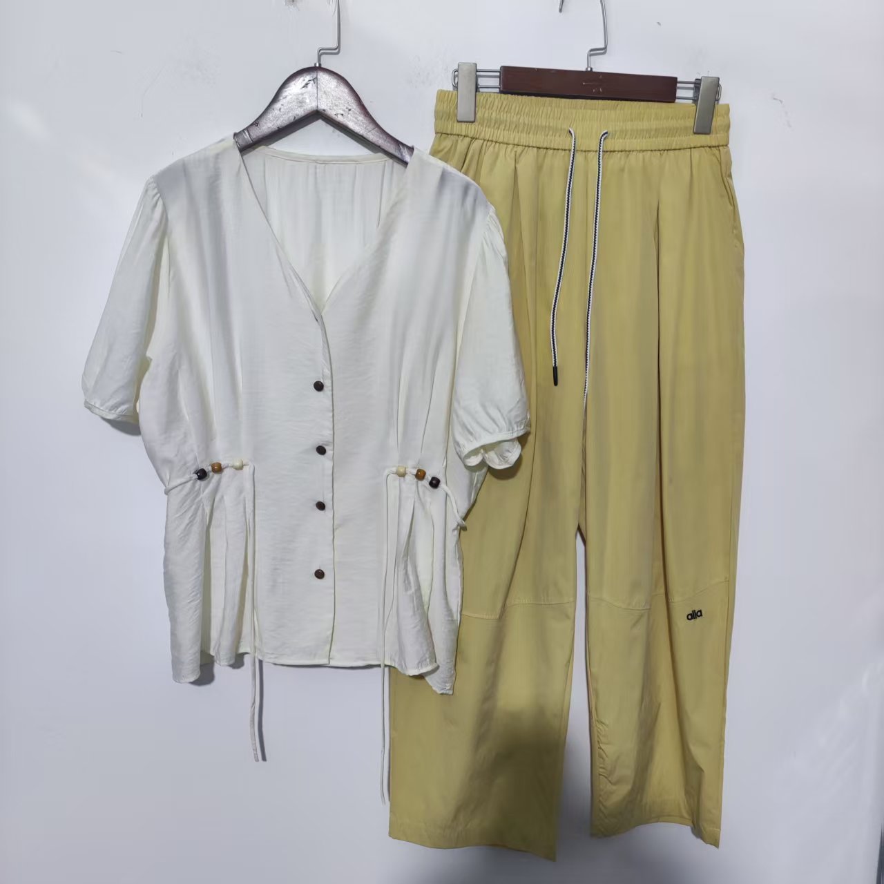 【套装】夏新款百搭设计款两件套显瘦轻奢女装[SX]Z