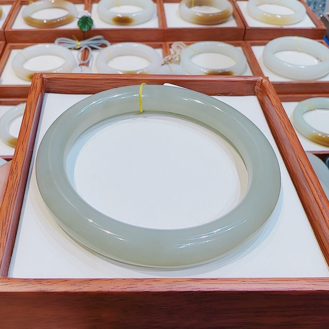 和田玉手镯未镶嵌晴水60