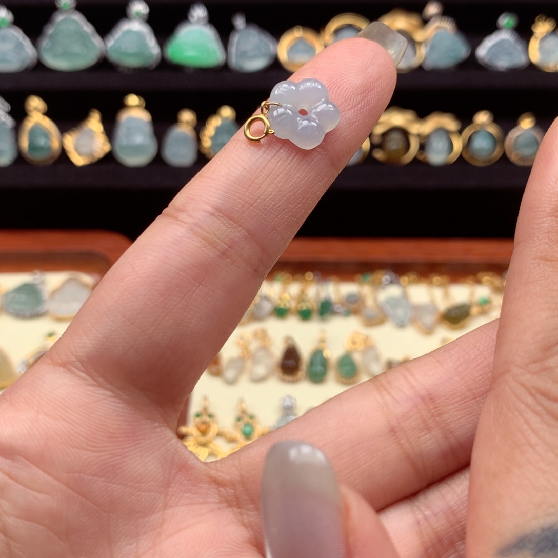 翡翠颈饰18K金镶嵌翡翠