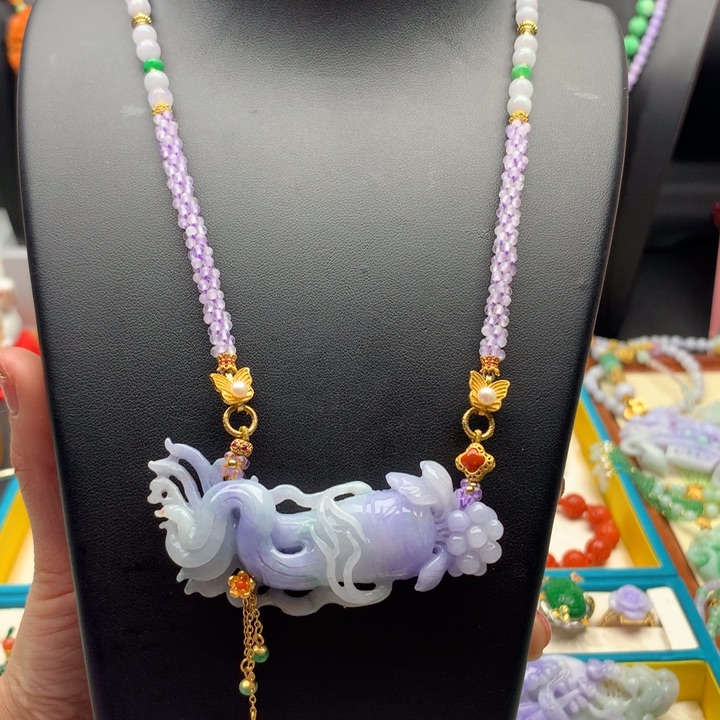 翡翠颈饰未镶嵌翡翠人参