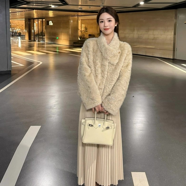 2025冬季新款时尚环保皮草女短款慵懒风皮毛一体围巾领加厚毛外套