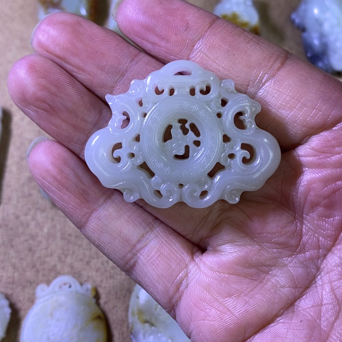 和田玉颈饰未镶嵌