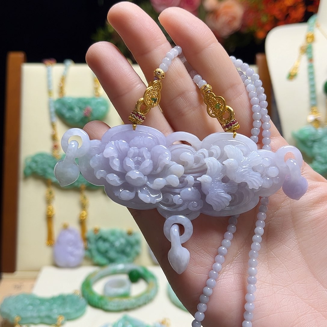 翡翠颈饰未镶嵌紫