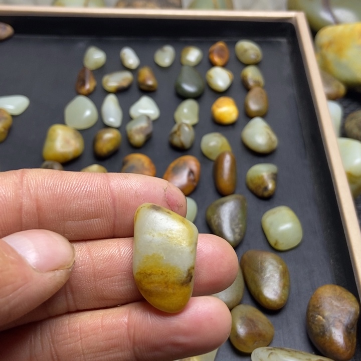 文***店和田玉（糖玉）未镶嵌珠宝奇石