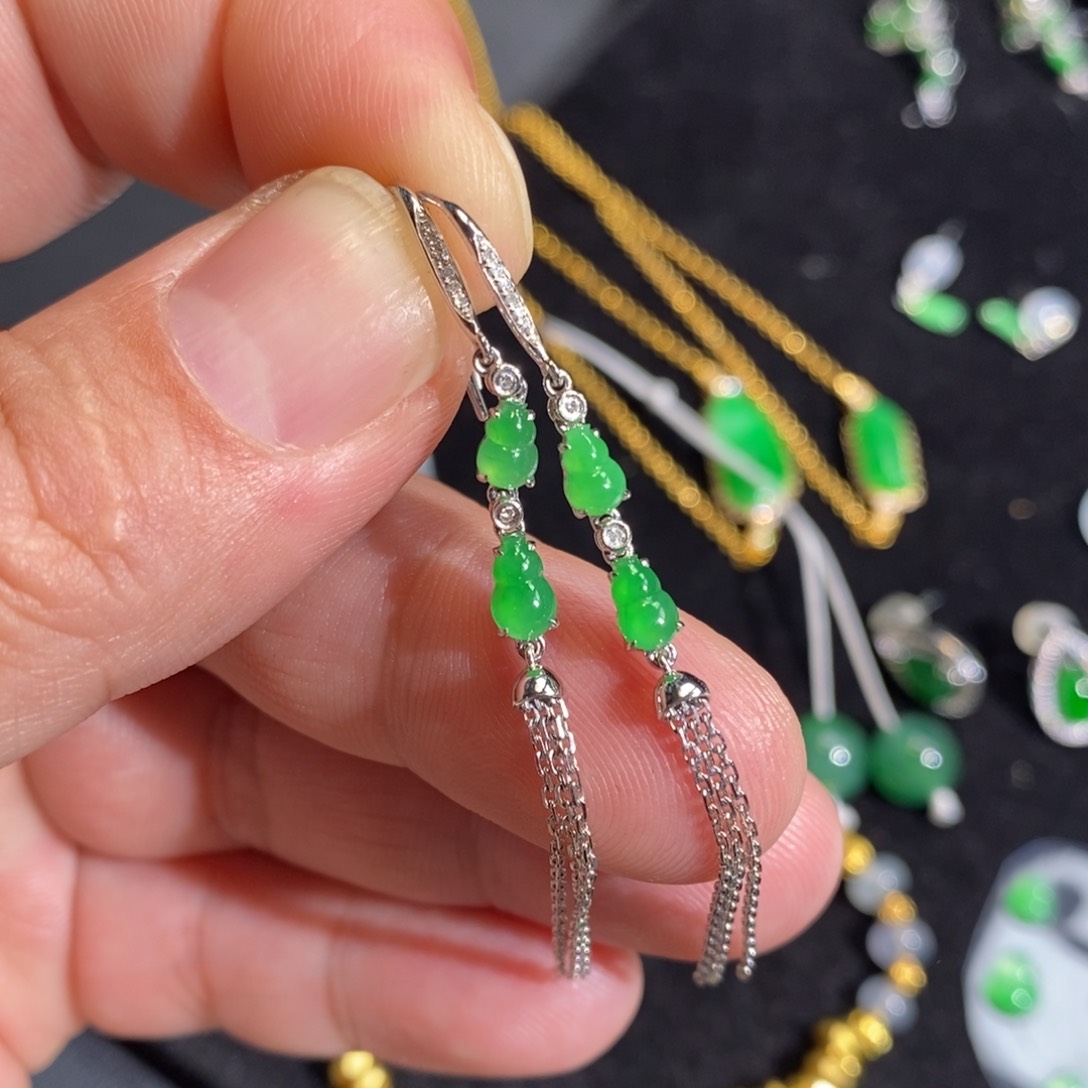 翡翠耳坠18K金镶嵌阳绿葫芦耳坠