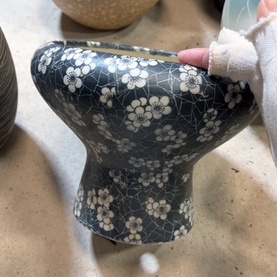 罐默认微瑕，有孔编号16-39