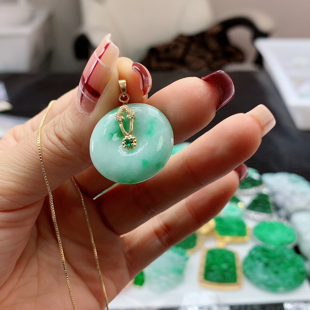 【闪购商品】翡翠吊坠(赠链)合金