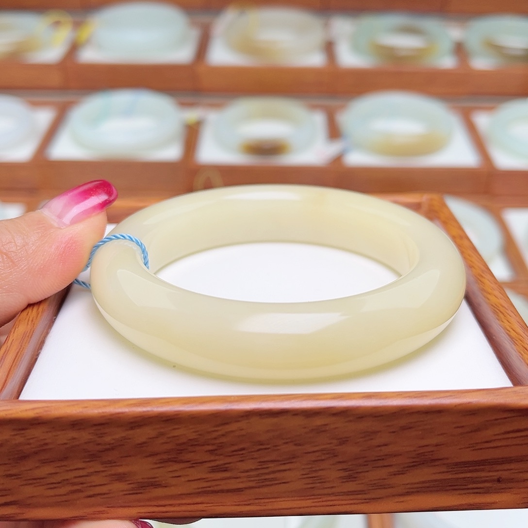 和田玉手镯未镶嵌57.3