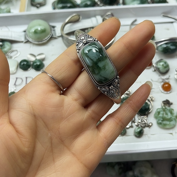 喵***姐透闪石-蛇纹石玉未镶嵌颈饰