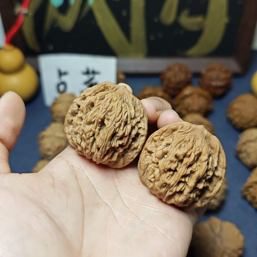 文玩核桃把件麦穗虎头42