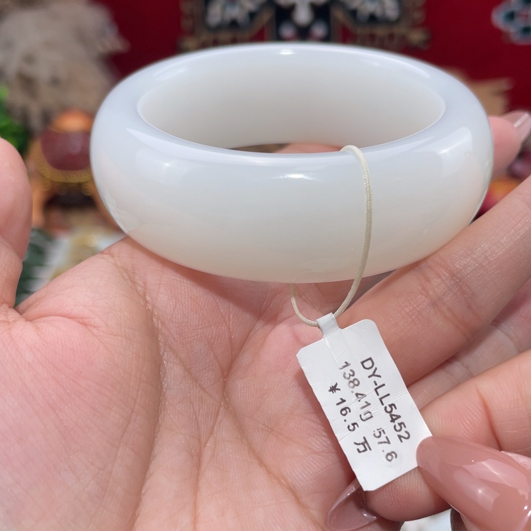 未镶嵌手镯和田玉羊脂级和田玉手镯