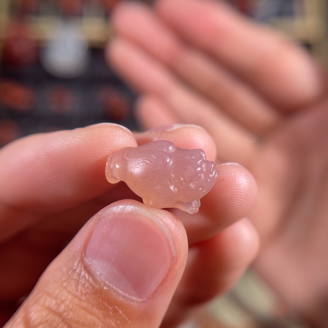 南红玛瑙大黑洞金蟾侧挂16.7*11.1未镶嵌