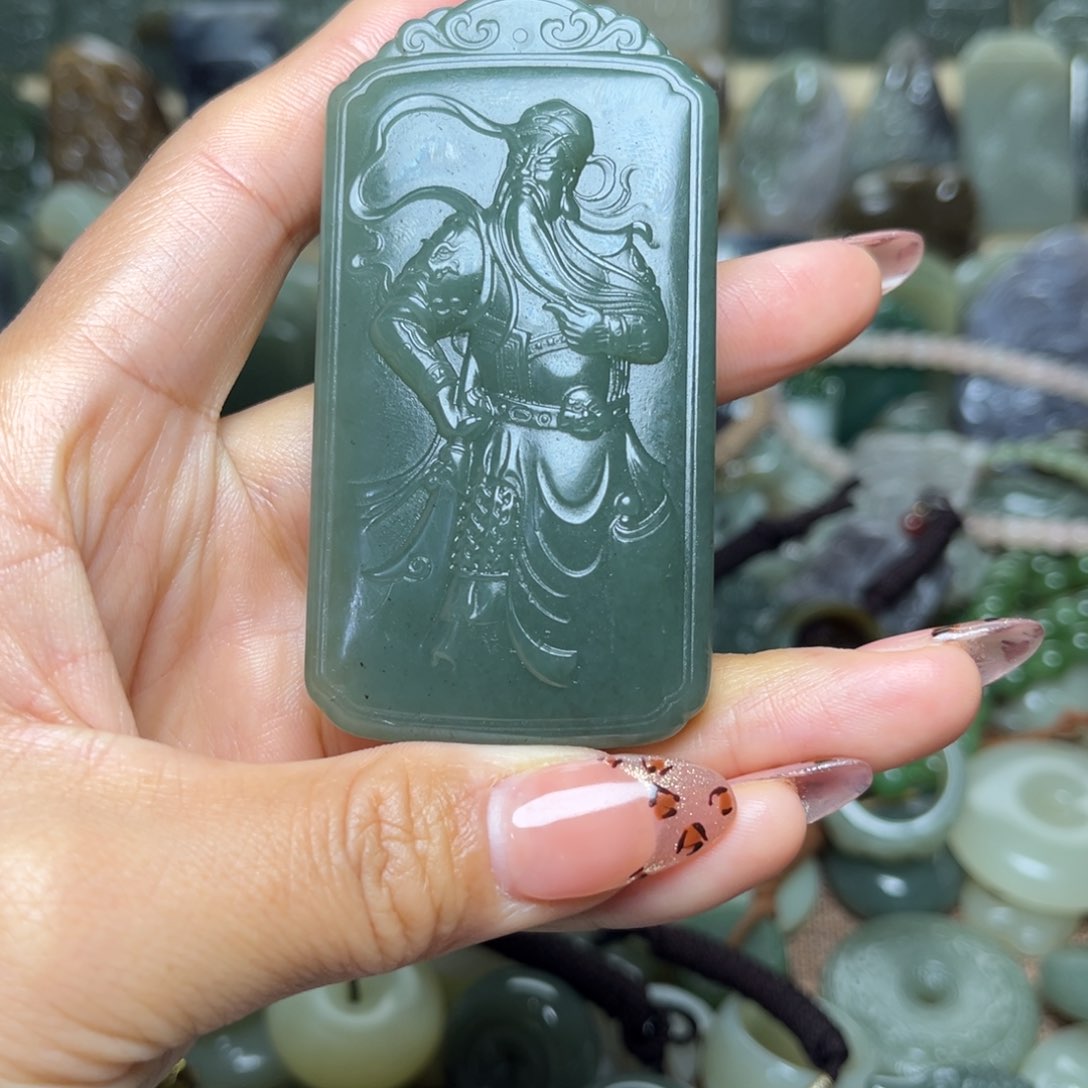 和田玉颈饰未镶嵌有矿点