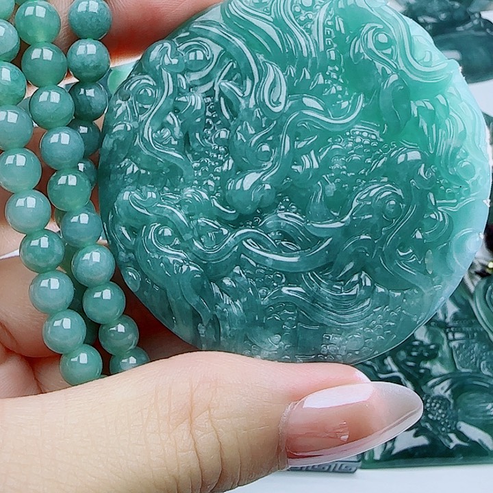 翡翠未镶嵌颈饰多样性发货天然的A货翡翠